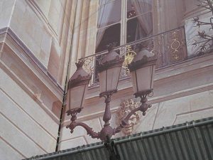 A trompe l’oeil lantern in Paris